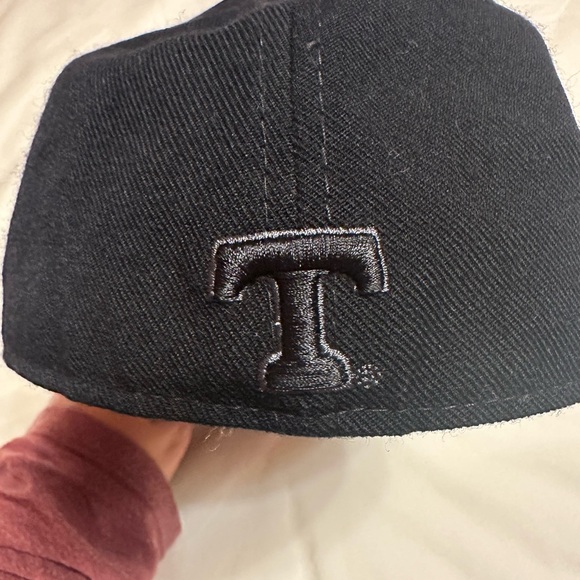 Black on Black Tennessee Volunteers VOLS Cap - Picture 2 of 4